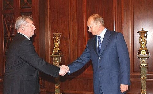Meeting with Presidential plenipotentiary envoy to the Ural federal district Pyotr Latyshev.