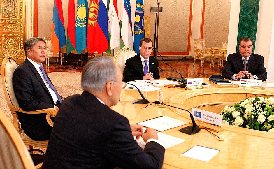Во время встречи глав государств – членов ОДКБ в узком составе.