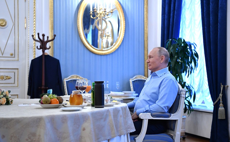 During the informal breakfast with President of the Republic of Tajikistan Emomali Rahmon.