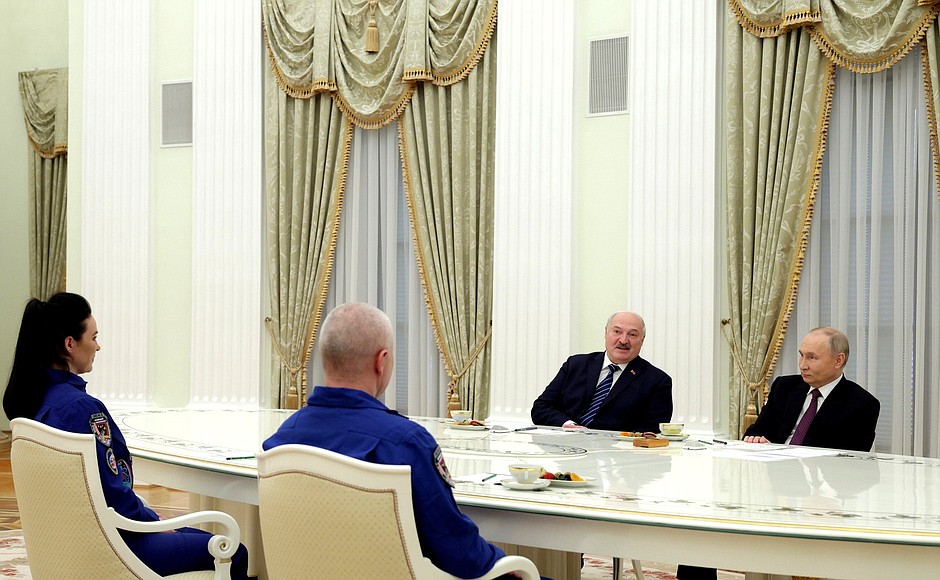 Meeting with cosmonauts participating in the 21st visiting expedition to the ISS.