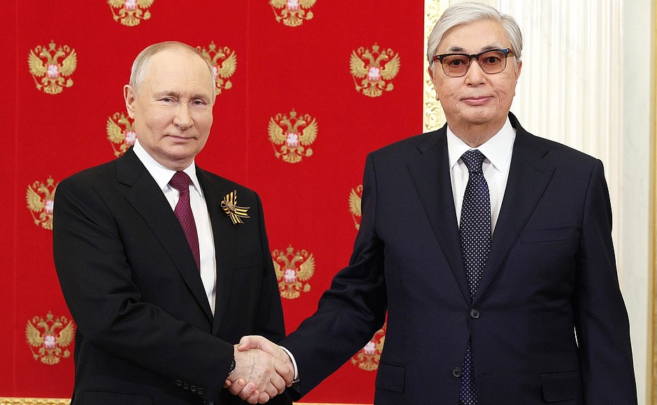 Before the parade, Vladimir Putin welcomed the heads of foreign states who had arrived in Moscow for the celebrations, in the Heraldic Hall of the Kremlin. With President of Kazakhstan Kassym-Jomart Tokayev.