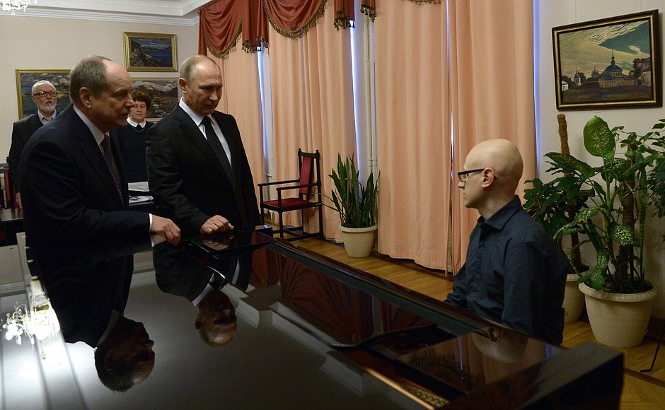 Во время посещения Российской государственной специализированной академии искусств.