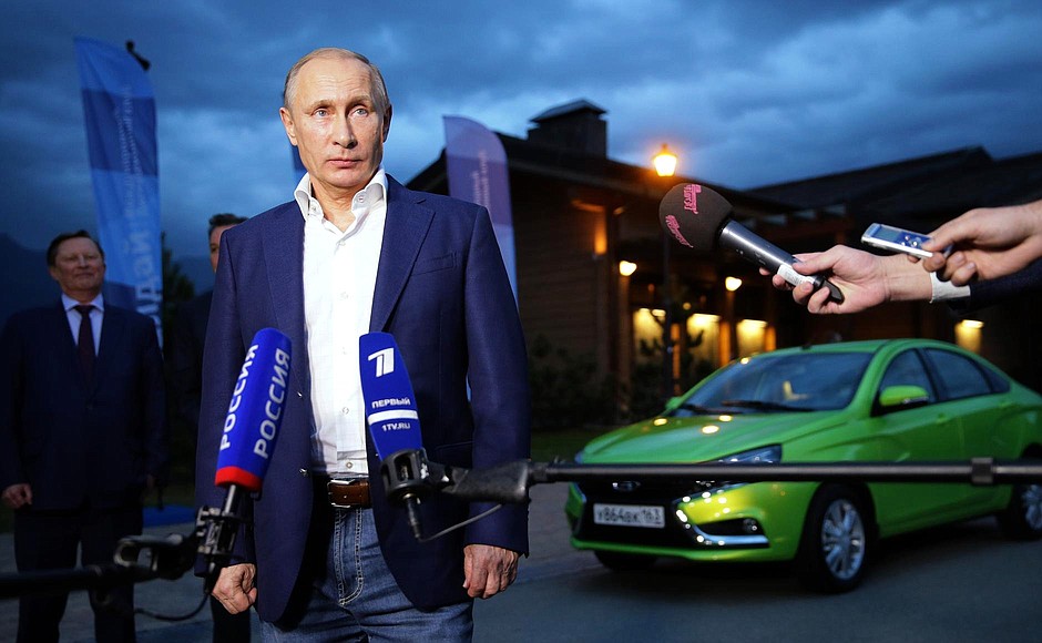 Vladimir Putin tested AvtoVAZ’s new car, the Lada Vesta, and shared his impressions with journalists.