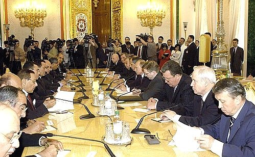 Russian-Egyptian talks in enlarged format.