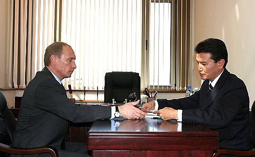 Встреча с президентом Калмыкии Кирсаном Илюмжиновым.