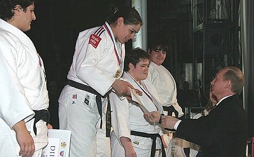 Awarding the gold medal to Anne Sophie Mondiere from France, winner of the gold medal in the female tournament.