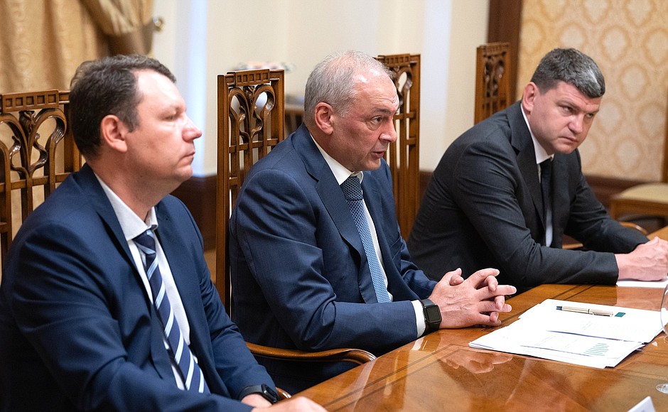 Deputy Chief of Staff of the Presidential Executive Office Magomedsalam Magomedov, center, at a working meeting with OSCE High Commissioner on National Minorities Kairat Abdrakhmanov.