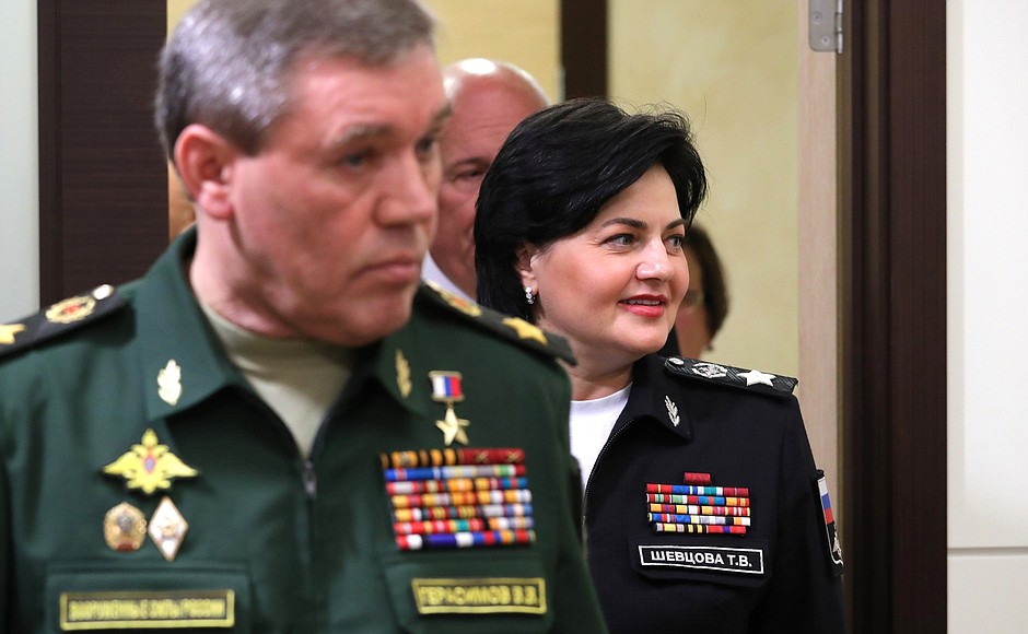 Chief of the General Staff of Russia’s Armed Forces – First Deputy Defence Minister Valery Gerasimov and Deputy Defence Minister Tatyana Shevtsova before the meeting with Defence Ministry leadership and defence industry heads.