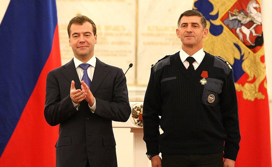 Ceremony awarding state decorations. Valery Kruze, deputy director of Russian Emergency Situations Ministry Moscow Region Federal State Unitary Aviation Enterprise, was awarded the Order for Services to the Fatherland, IV degree.