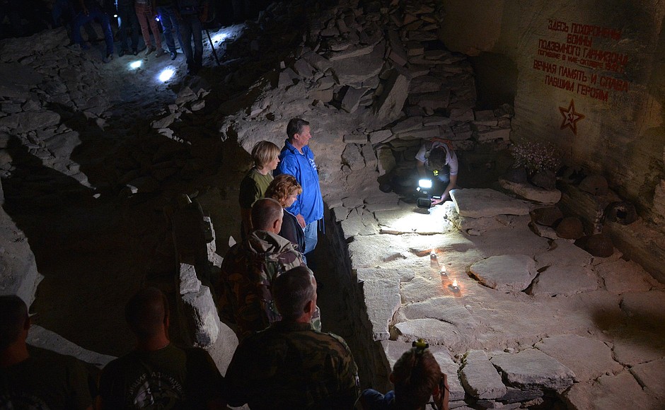 Сергей Иванов встретился с участниками поисковой экспедиции ”Аджимушкай“ и осмотрел Аджимушкайские каменоломни.