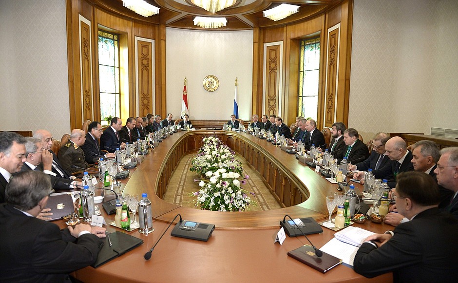 Российско-египетские переговоры в расширенном составе.