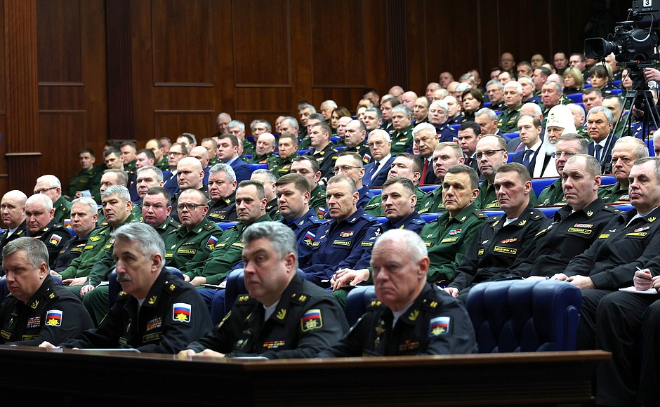 Participants in the expanded meeting of the Defence Ministry Board.