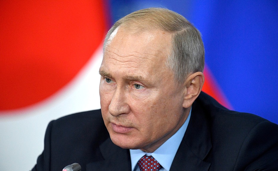 Following Russian-Japanese talks, Vladimir Putin and Shinzo Abe made press statements.