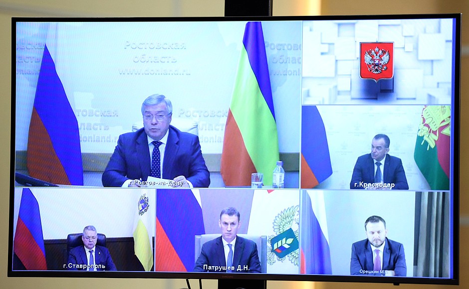 Participants in a meeting on autumn farm work (via videoconference).