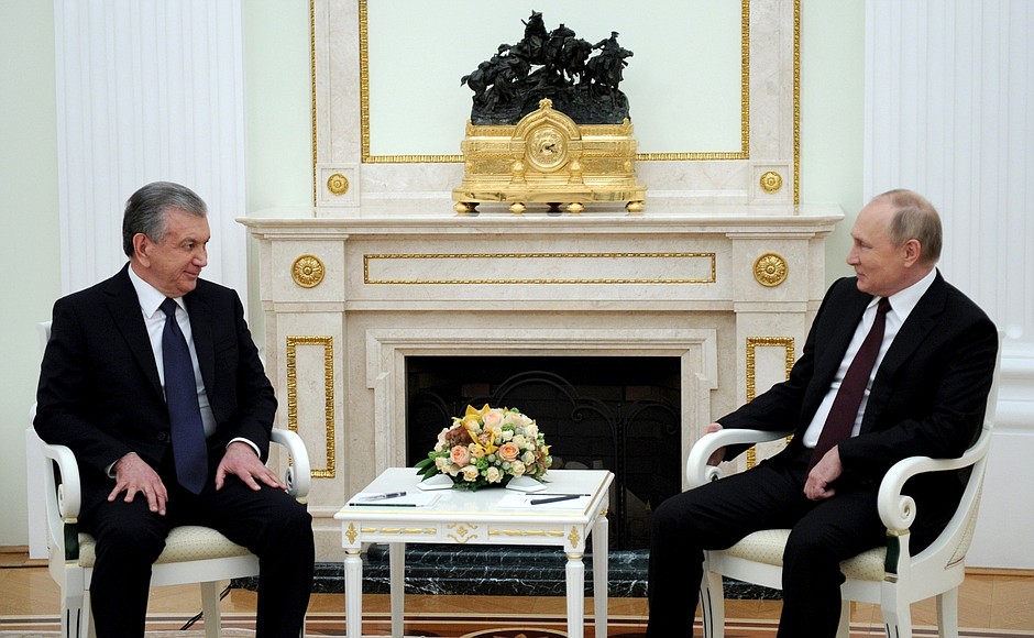С Президентом Республики Узбекистан Шавкатом Мирзиёевым.