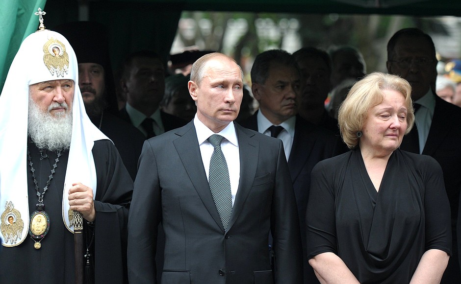 Funeral of Yevgeny Primakov. With Patriarch Kirill of Moscow and All Russia and Yevgeny Primakov’s widow, Irina.
