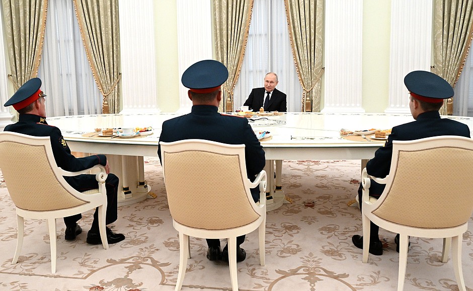 Meeting with participants in the special military operation.