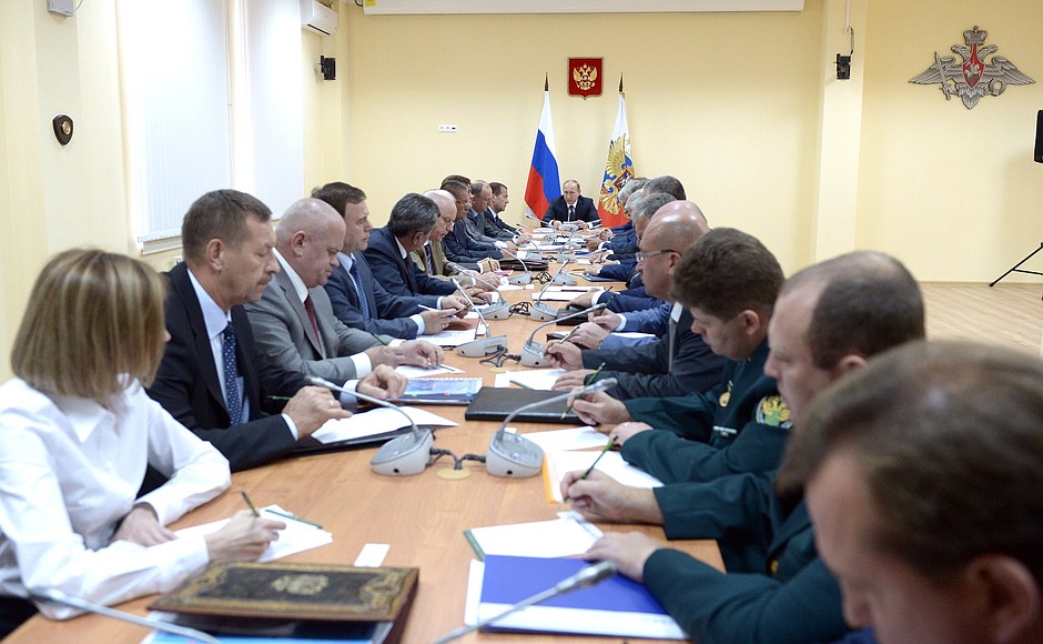 Meeting on ensuring law and order in Crimea.