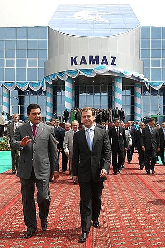 С Президентом Туркменистана Гурбангулы Бердымухамедовым на церемонии открытия учебно-сервисного центра «КамАЗ».