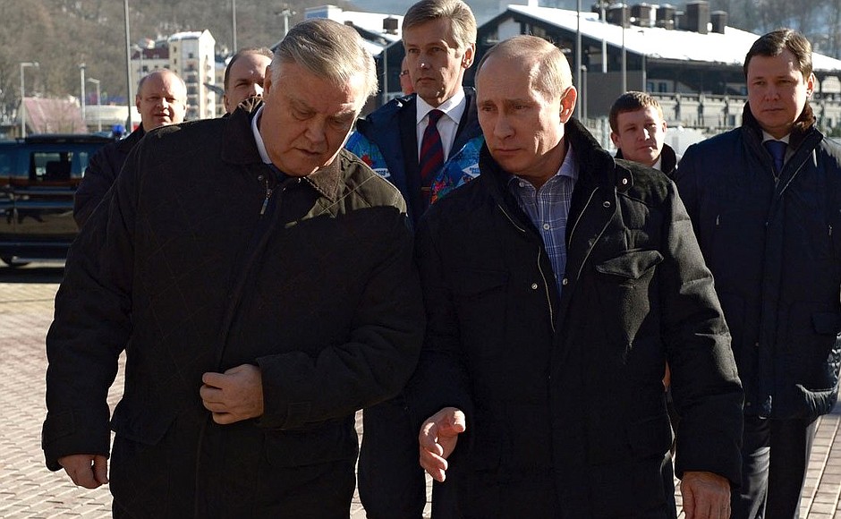 С главой РЖД Владимиром Якуниным во время осмотра железнодорожной станции «Красная поляна».