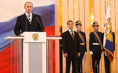 Выступление Владимира Путина на церемонии вступления Дмитрия Медведева в должность Президента России.