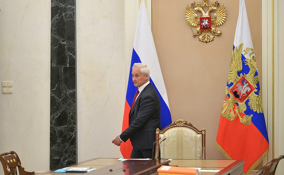 Помощник Президента Андрей Белоусов перед началом совещания по подготовке программы «Прямая линия с Владимиром Путиным».