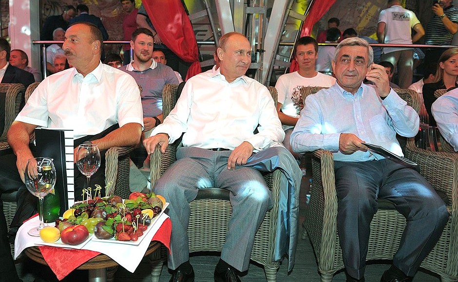 Посещение турнира по боевому самбо. С Президентом Азербайджана Ильхамом Алиевым (слева) и Президентом Армении Сержем Саргсяном.
