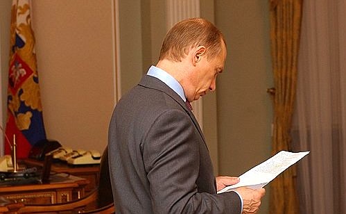 President Putin before a meeting with the head of the Chechen Administration, Akhmad Kadyrov.