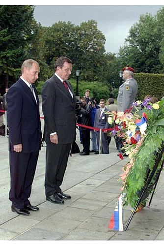 President Vladimir Putin and German Federal Chancellor Gerhard Schroeder laying a wreath at the Soviet War Memorial in the Tiergarten.
