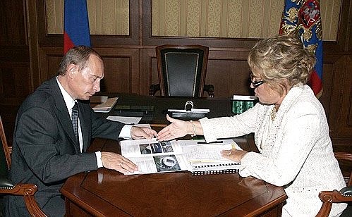 С губернатором Санкт-Петербурга Валентиной Матвиенко.
