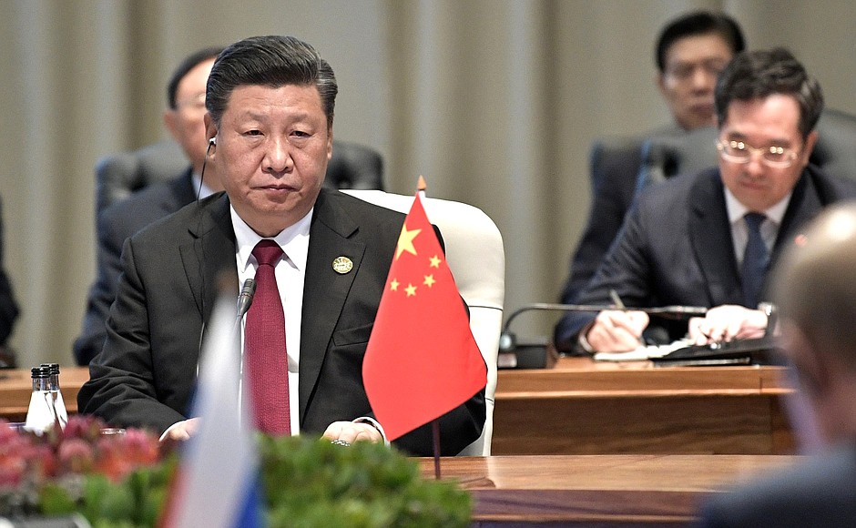Председатель КНР Си Цзиньпин на заседании саммита БРИКС в узком составе.