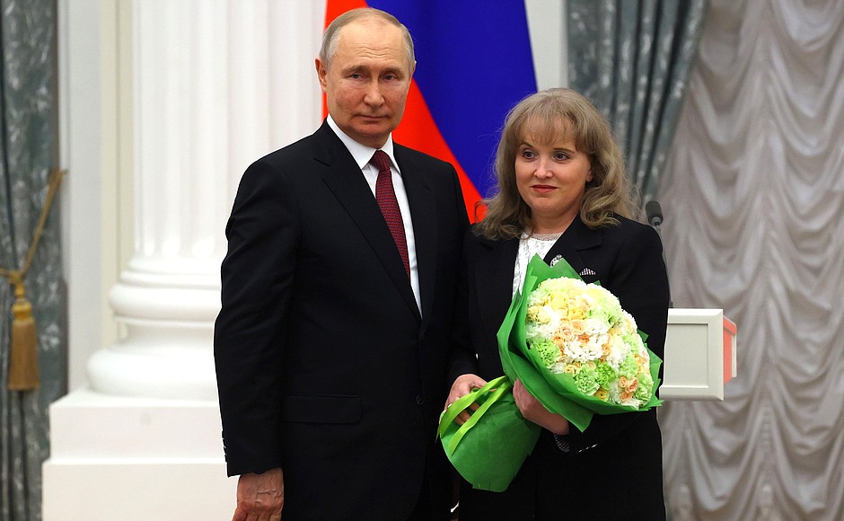 Ceremony for presenting state decorations. The Honorary Title Merited Teacher of the Russian Federation is awarded to Tatyana Oshchepkova, teacher and mentor of Hero of the Russian Federation Pavel Ostanin.