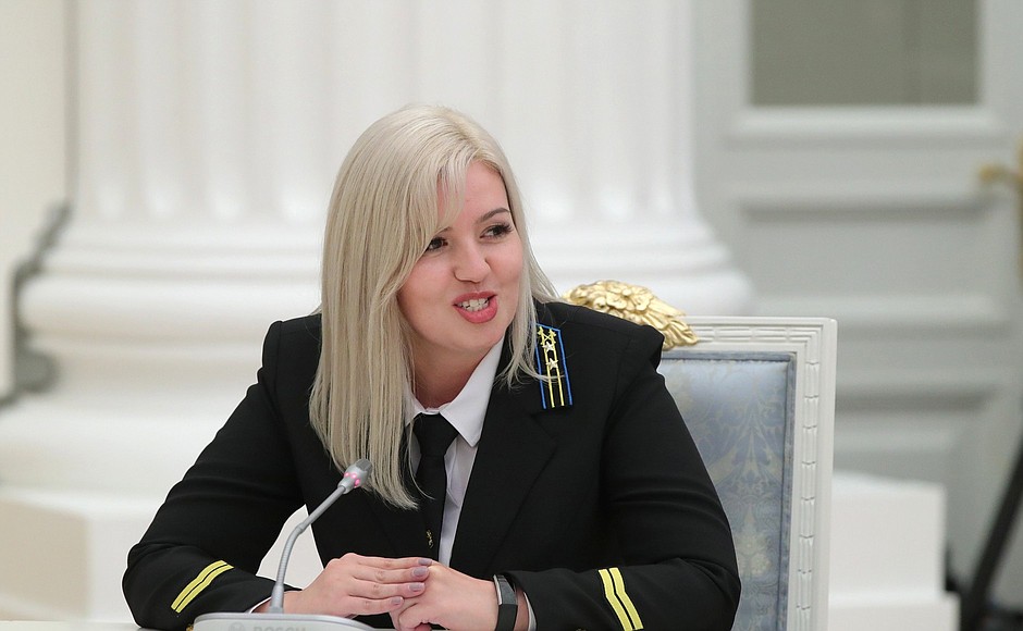 Artistic Director of Dauria Culture Centre at Priargunsk Mining and Chemical Production Association Irina Kokhanskaya at the meeting with nuclear industry workers.