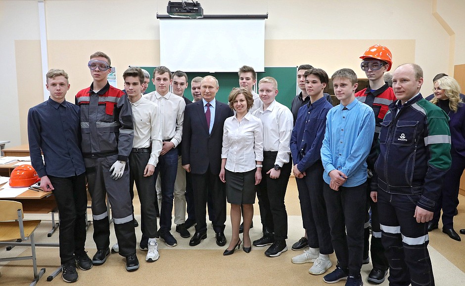 With students of Cherepovets Chemical-Engineering College.