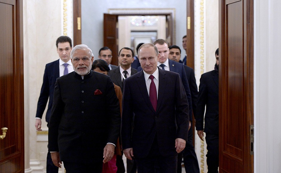 Перед началом неформальной встречи с Премьер-министром Индии Нарендрой Моди.