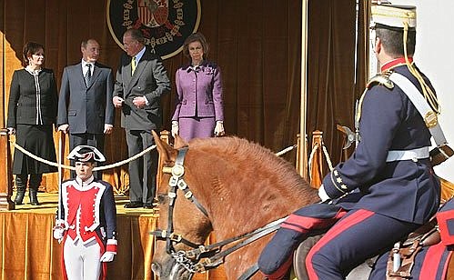 Официальная церемония встречи Президента России Владимира и Людмилы Путиных Королем Испании Хуаном Карлосом I и Королевой Софией.