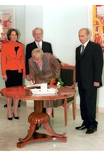 President Vladimir Putin with German President Johannes Rau and his wife Christina. Lyudmila Putin signs the Visitors\' Book.