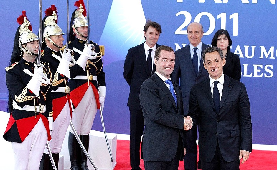 Before a working meeting of the G20 heads of state and government. With President of France Nicolas Sarkozy.