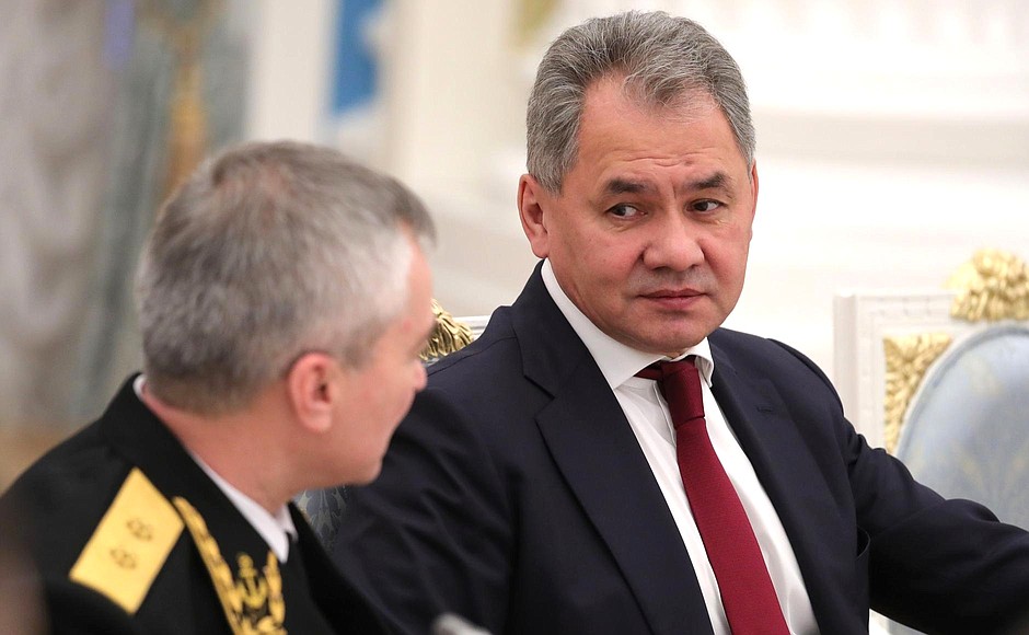 Defence Minister Sergei Shoigu at a meeting with Northern Fleet service members.
