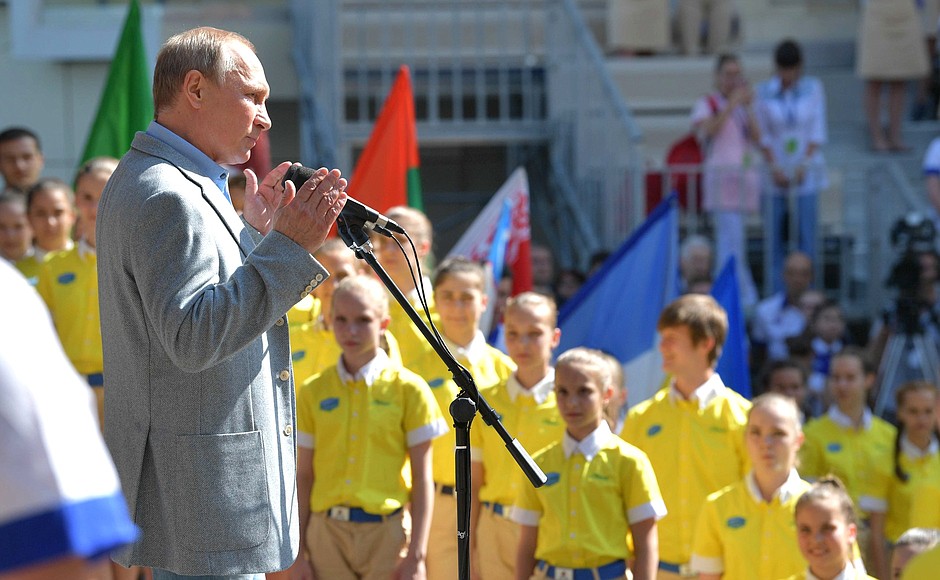 During his visit to Artek Mr Putin took part in the opening ceremony for the seventh shift of 2017 dedicated to Samantha Smith, an American schoolgirl who visited the USSR as a Goodwill Ambassador and became a symbol of international children’s diplomacy.