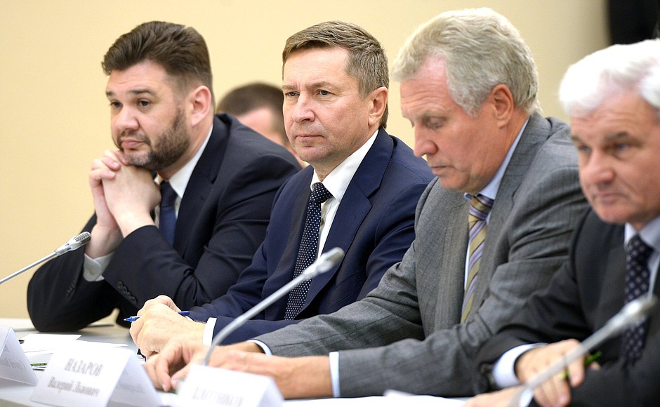 At a meeting on the development of agriculture. From left to right: Chairman of the National Dairy Producers Union Andrei Danilenko, Chairman of the Russian Agro-Industrial Union Sergei Kislov and Rosagroleasing CEO Valery Nazarov.