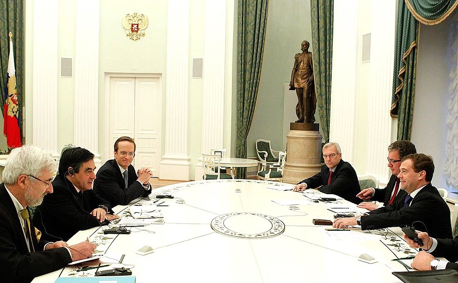 В ходе встречи с Премьер-министром Франции Франсуа Фийоном.