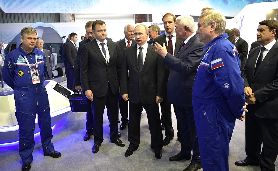 Vladimir Putin talks to test pilots of the new MS-21 airliner at the International Aviation and Space Salon MAKS-2017.