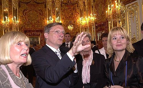 Austrian Chancellor Wolfgang Schuessel in the Amber Room.