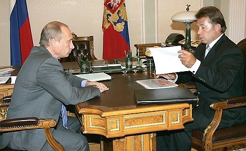 С президентом ОАО «НК «Роснефть» Сергеем Богданчиковым.