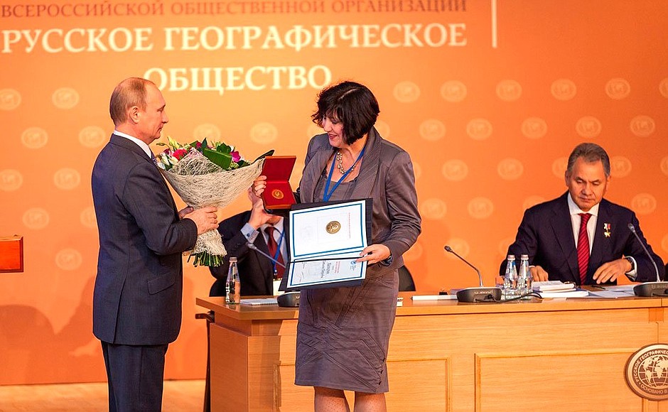 XV congress of the Russian Geographical Society. Tatyana Kalikhman, who works at the Geography Institute of the Russian Academy of Sciences’ Siberian Division, was awarded the Ivan Borodin Gold Medal.
