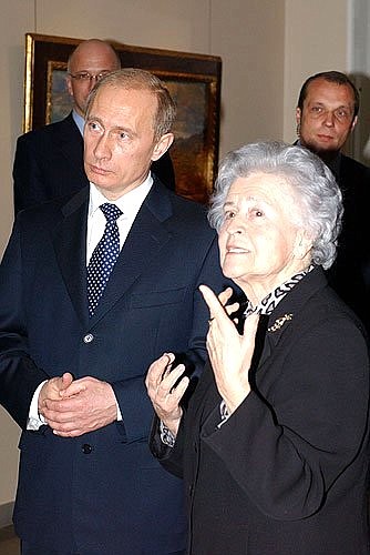 At an exhibition of German artists. On the right, the director of the Pushkin Museum of Art, Irina Antonova.