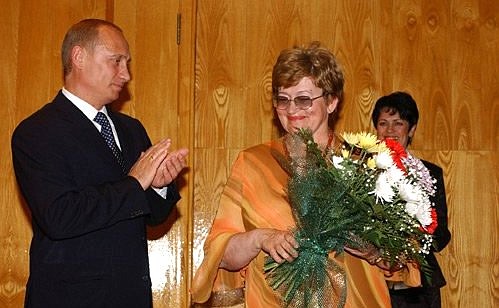 President Putin conferring the Order of Merit to Yevlalia Loshchinina, design engineer of Design Bureau No.2.