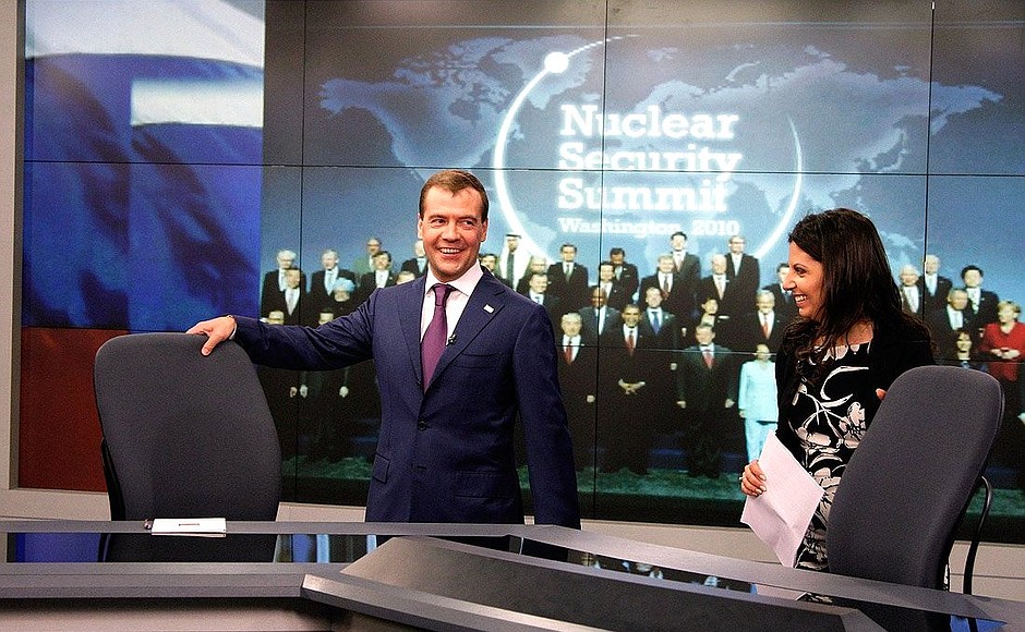 Посещение телекомплекса «Russia Today». С главным редактором телеканала «Russia Today» Маргаритой Симоньян.