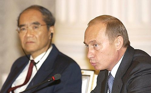 President Putin and UNESCO Director-General Koichiro Matsuura at a meeting of the President\'s Culture and Art Council.
